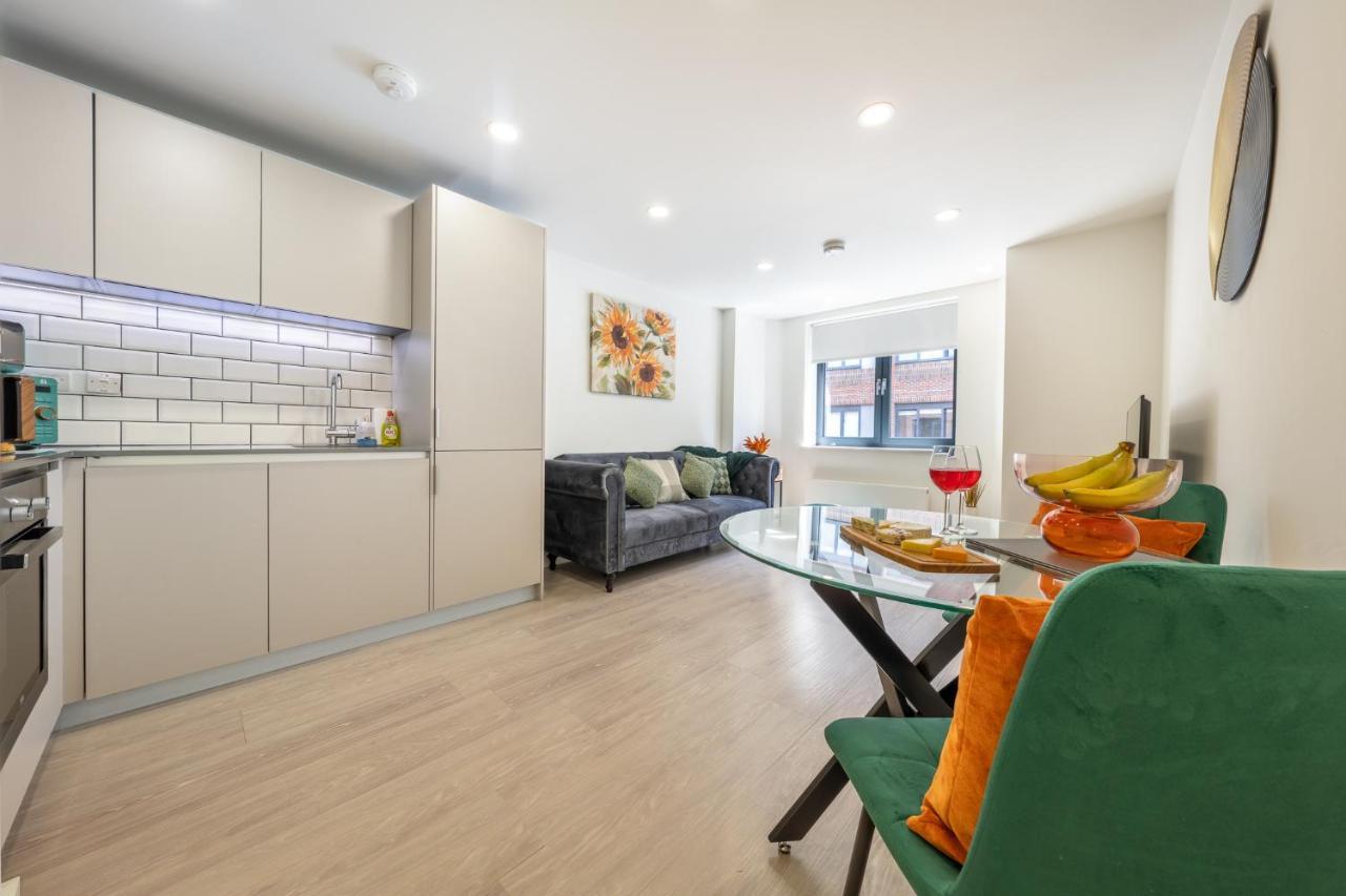 Luxury One Bedroom Serviced Apartment In The Heart Of Bedford Exterior foto