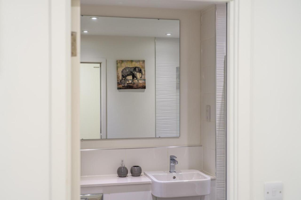 Luxury One Bedroom Serviced Apartment In The Heart Of Bedford Exterior foto